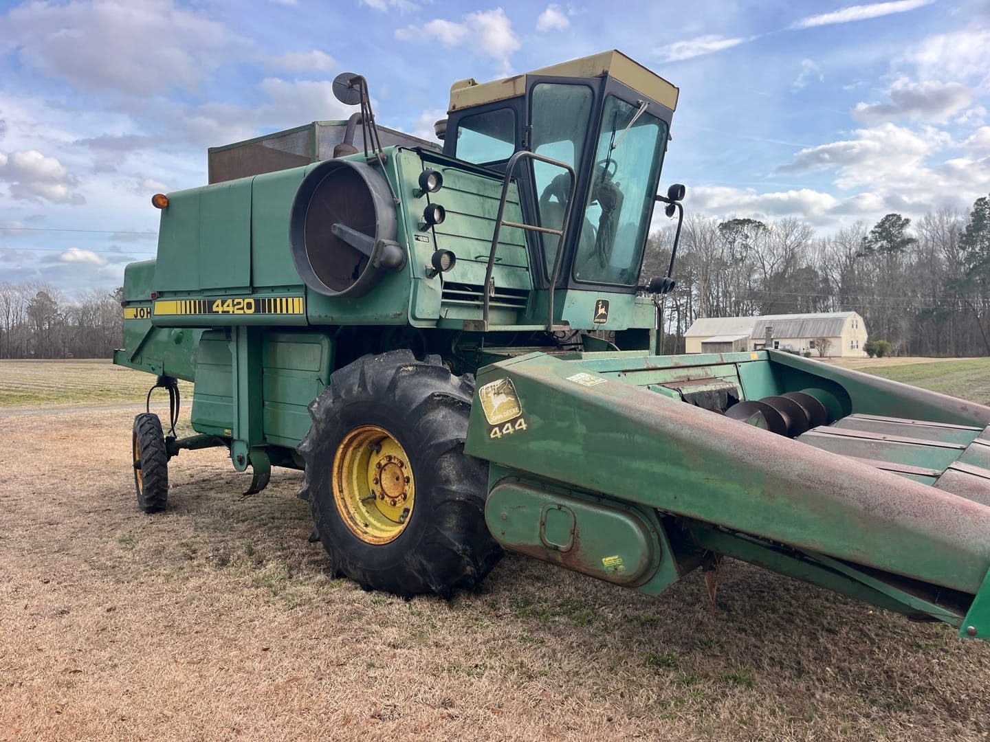 John Deere 4420 Equipment Image0