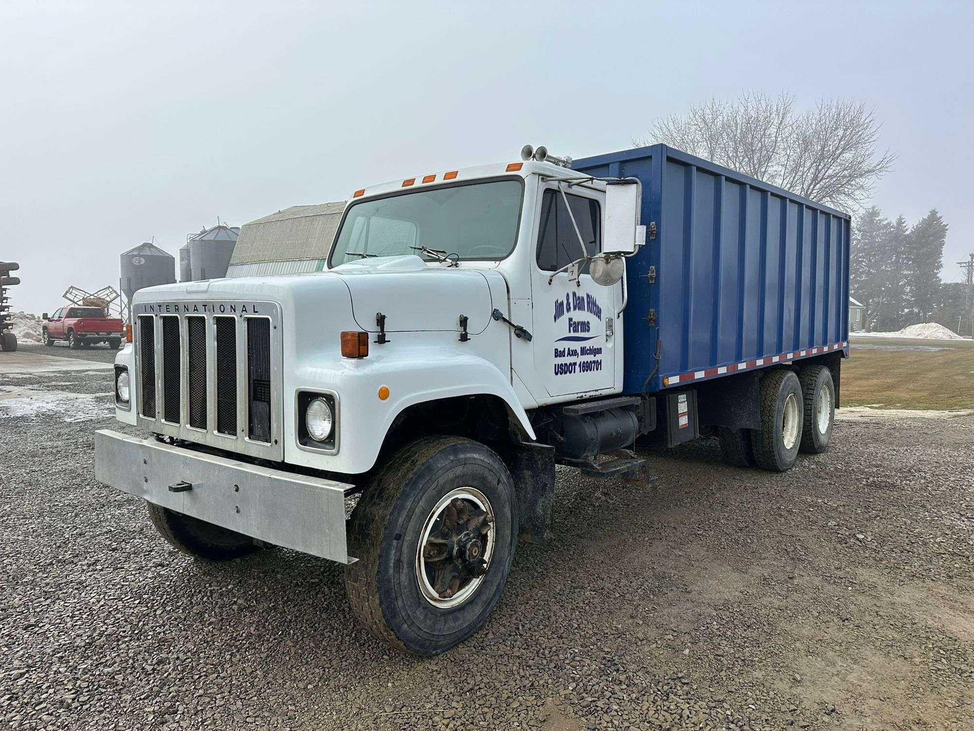 1986 International S2500 Equipment Image0
