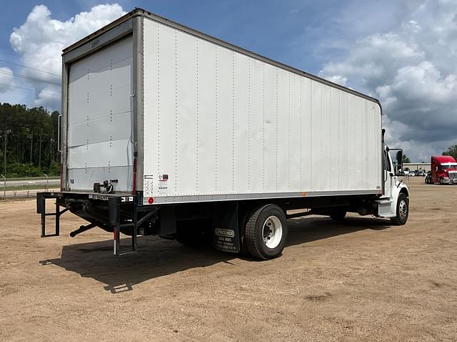 Image of Freightliner M2 equipment image 4