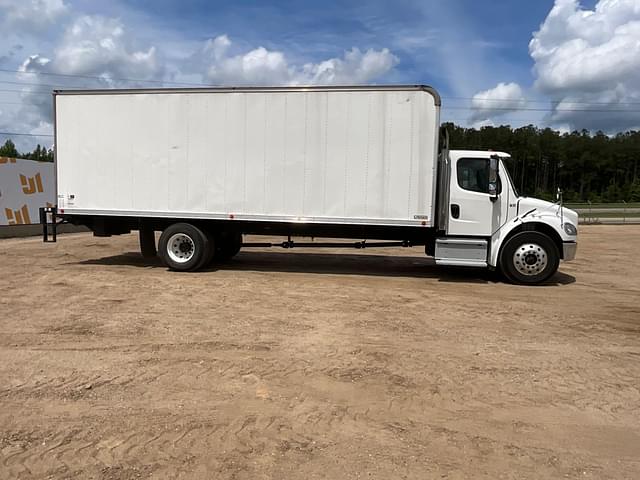 Image of Freightliner M2 equipment image 3