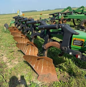 John Deere 2810 Image