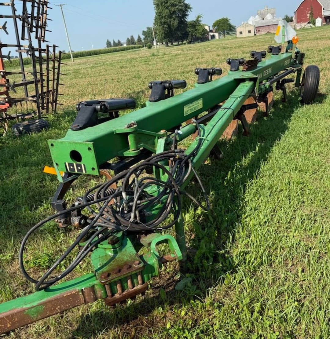 Image of John Deere 2810 Image 1