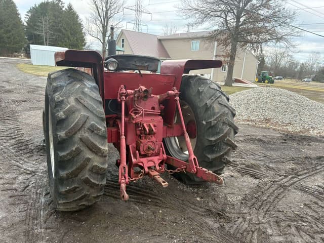 Image of International Harvester 664 equipment image 3