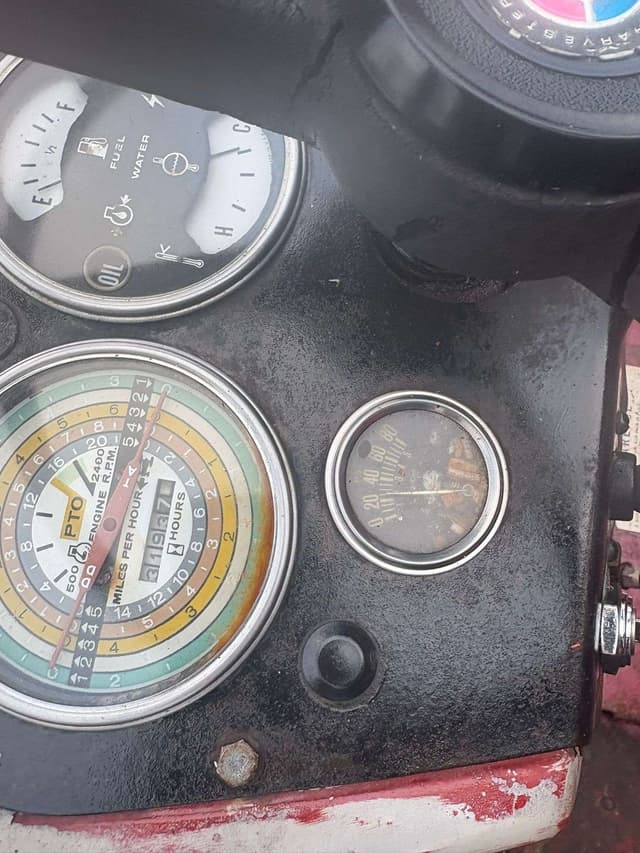 Image of International Harvester 664 equipment image 4