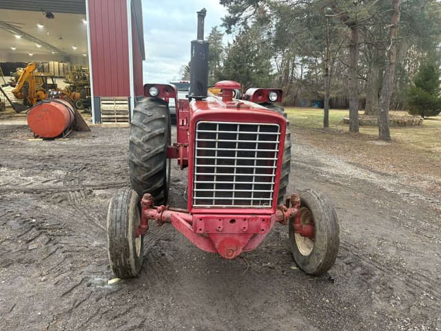 Image of International Harvester 664 equipment image 1