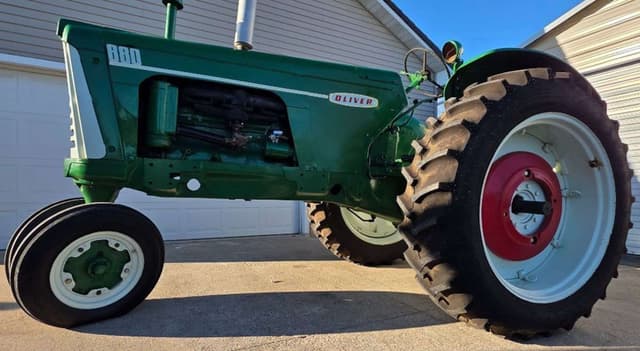 Image of Oliver 880 equipment image 2