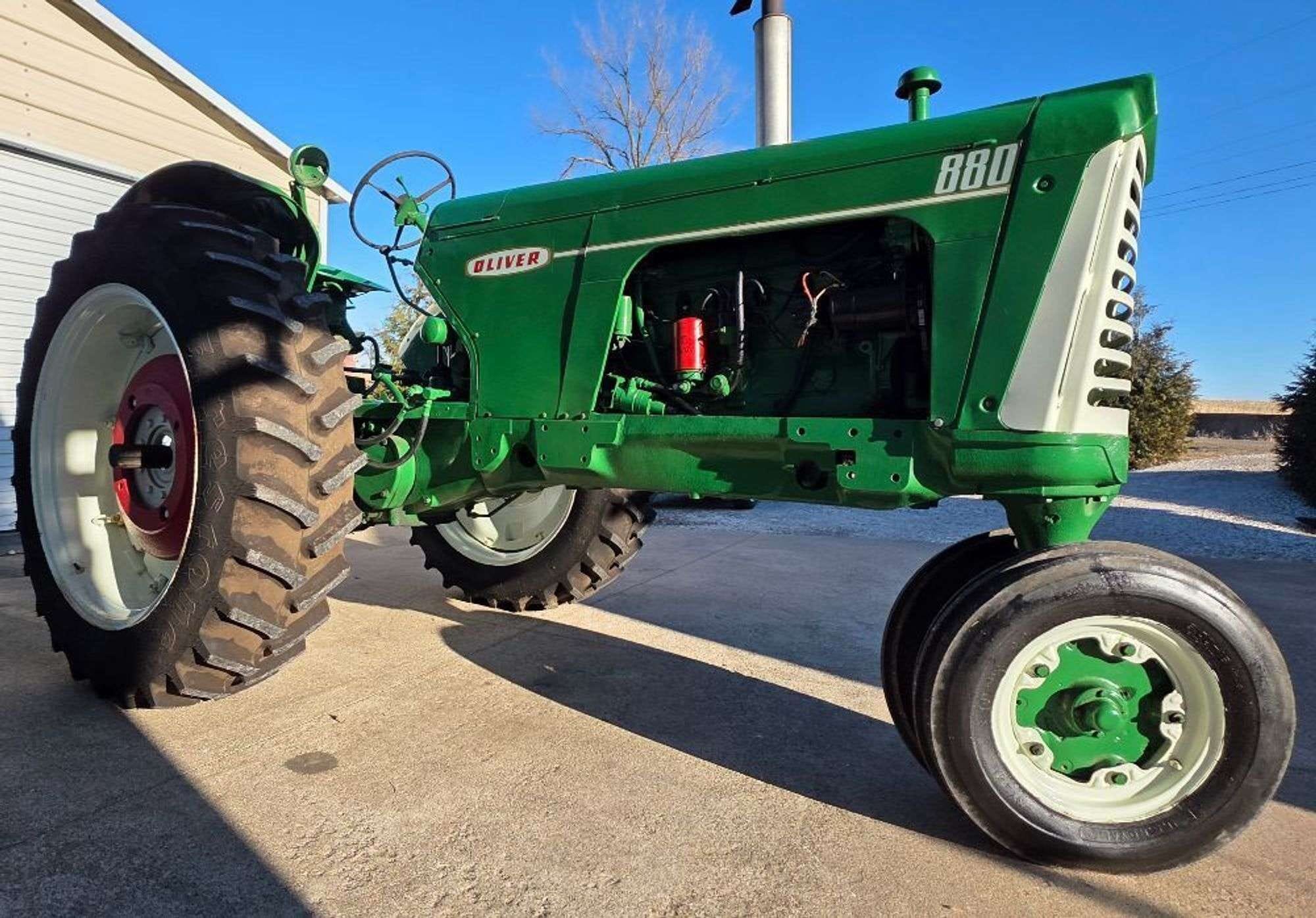 1959 Oliver 880 Equipment Image0