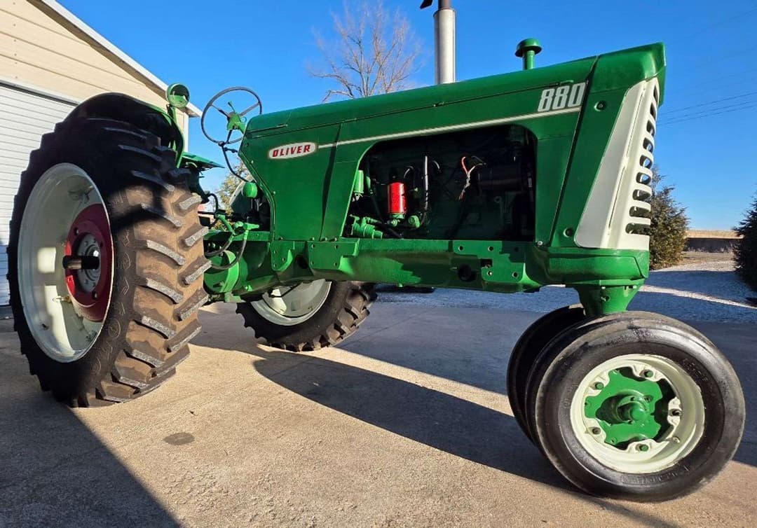 Image of Oliver 880 Primary image