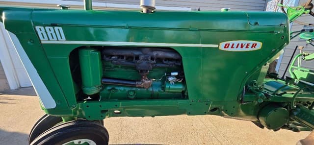 Image of Oliver 880 equipment image 4