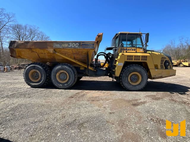 Image of Komatsu HM300-3 equipment image 3
