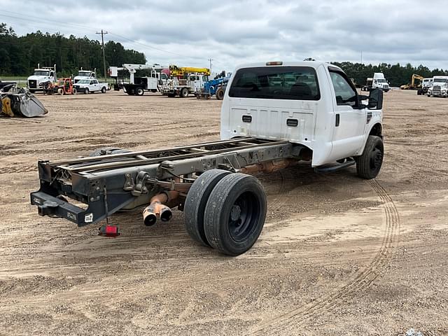 Image of Ford F-550 equipment image 4