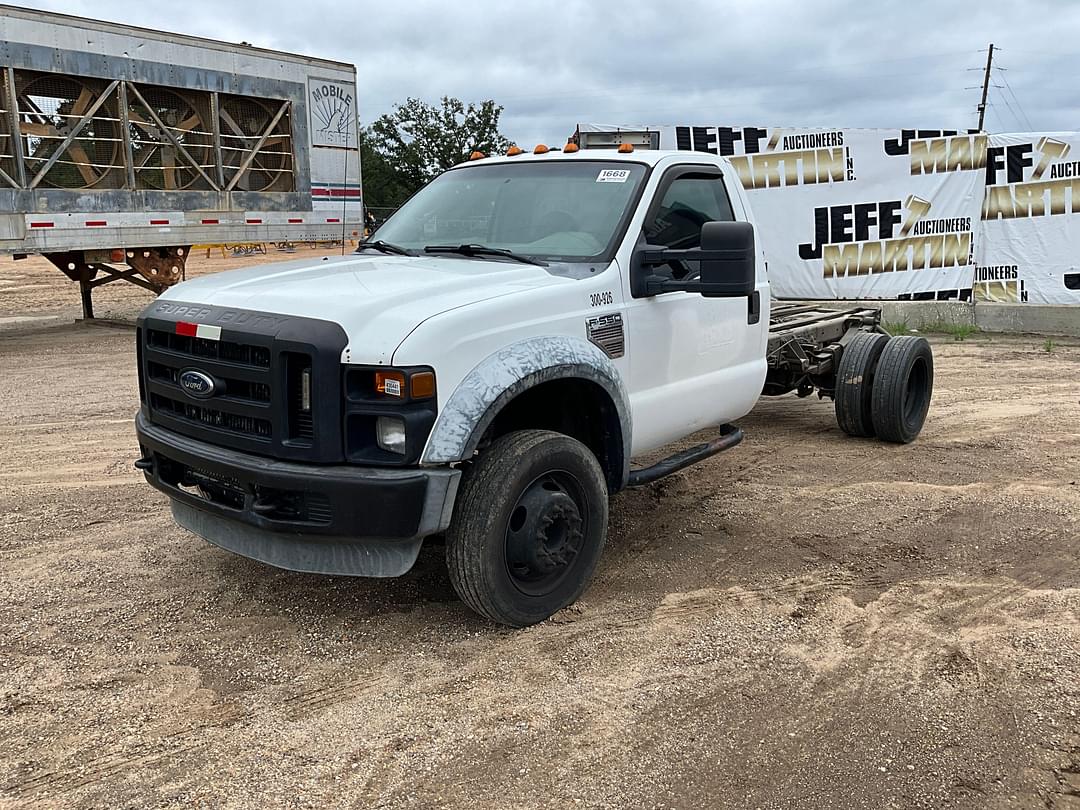 Image of Ford F-550 Primary image