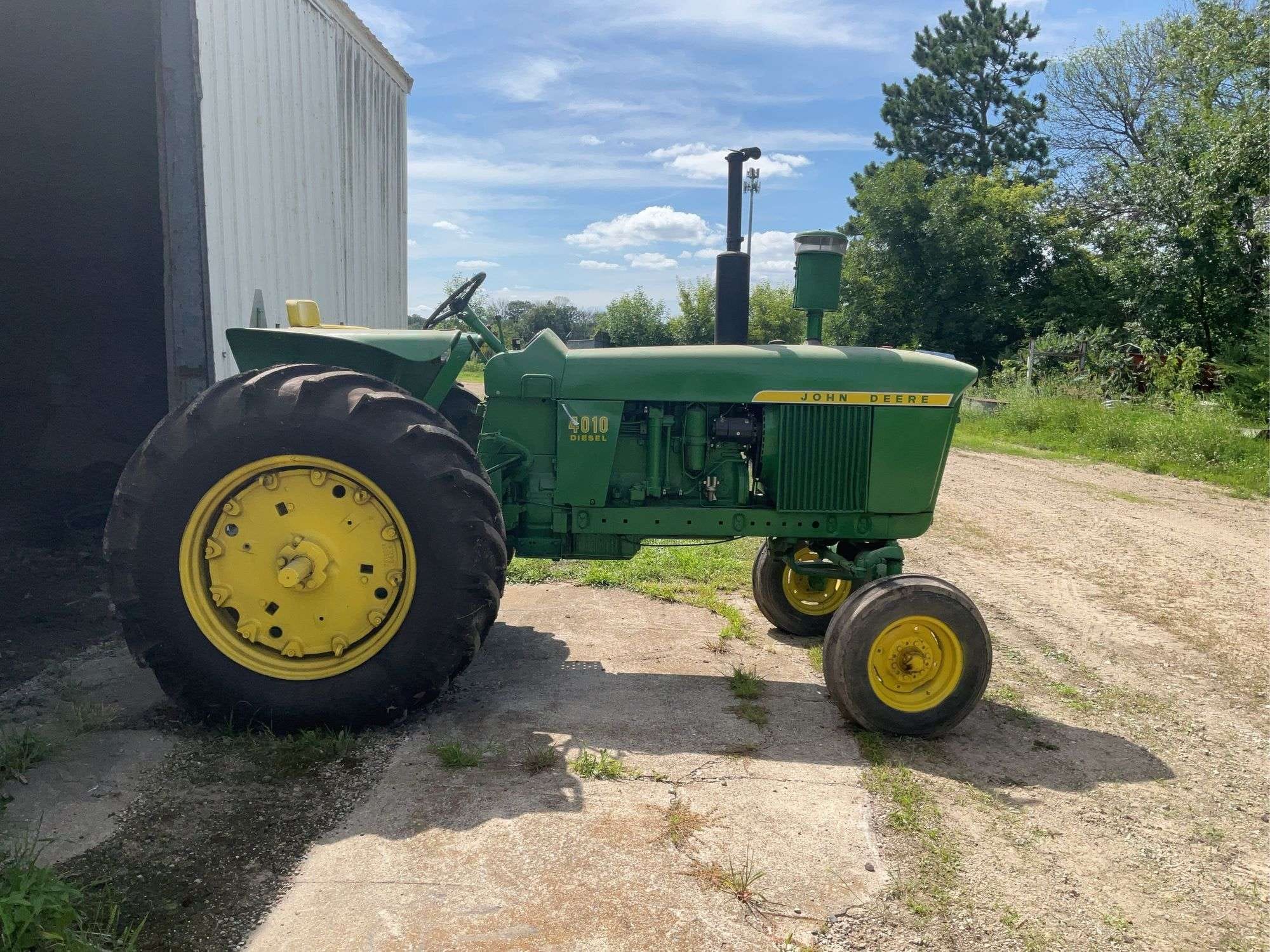 John Deere 4010 Equipment Image0