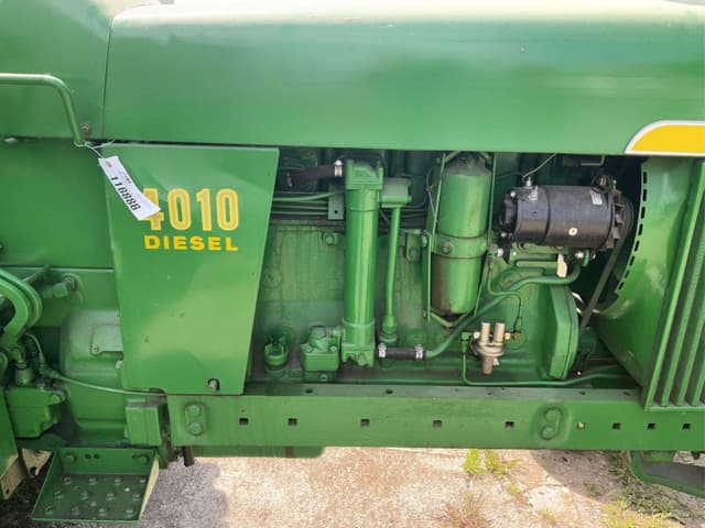Image of John Deere 4010 equipment image 2