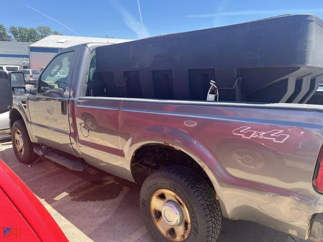 Image of Ford F-350 equipment image 1
