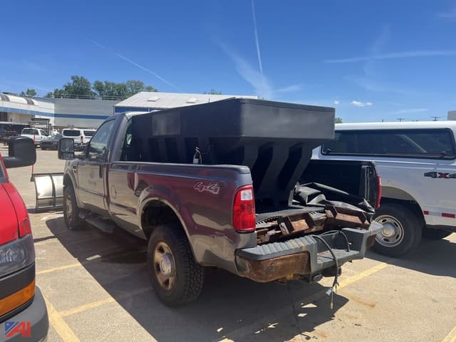 Image of Ford F-350 equipment image 2
