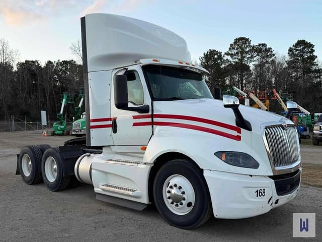 Image of International LT625 equipment image 2