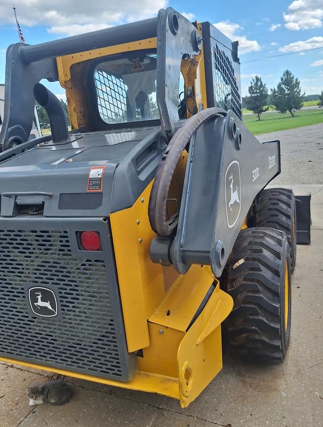 Image of John Deere 320G equipment image 3