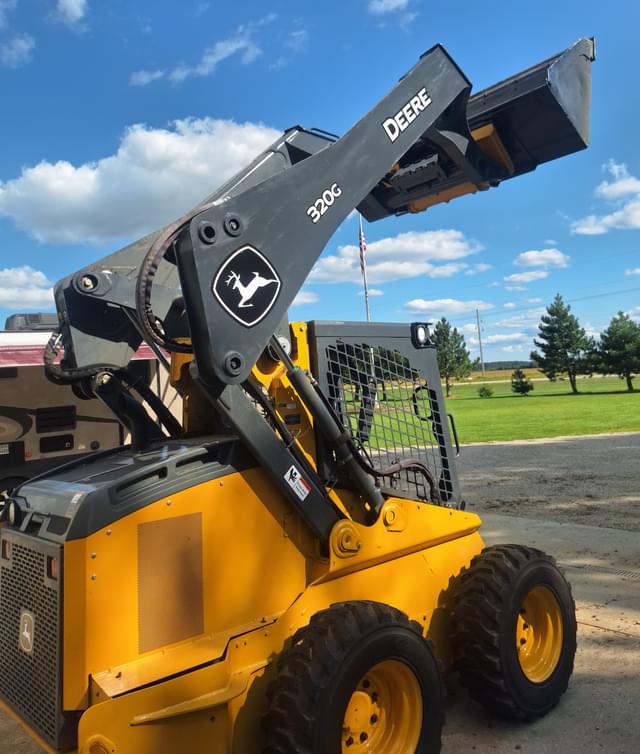 Image of John Deere 320G equipment image 4