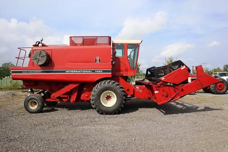 SOLD - 1981 International Harvester 1420 Combines Other | Tractor Zoom