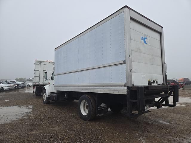 Image of International 4900 equipment image 3