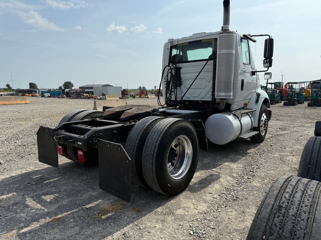 Image of International 8000 equipment image 3