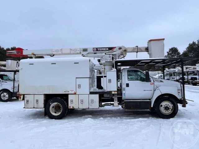 Image of Ford F-750 equipment image 3