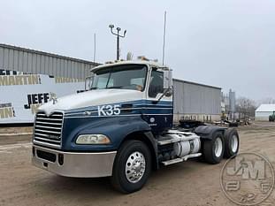 2011 Mack CXU Equipment Image0