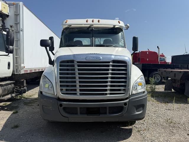 Image of Freightliner Cascadia equipment image 1