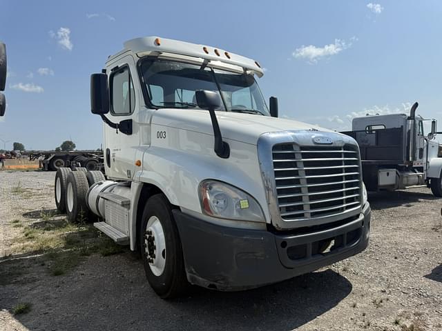 Image of Freightliner Cascadia equipment image 2