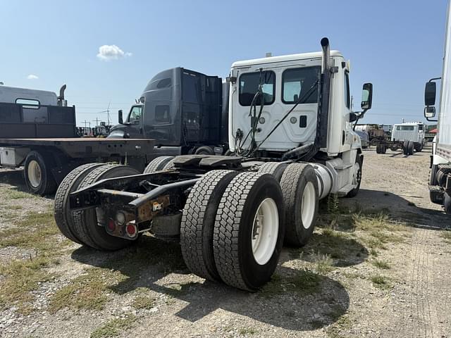 Image of Freightliner Cascadia equipment image 3