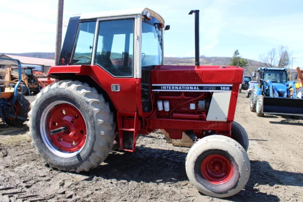 International Harvester Hydro 186 Equipment Image0
