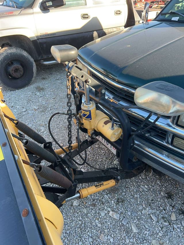 Image of Chevrolet 3500 equipment image 3