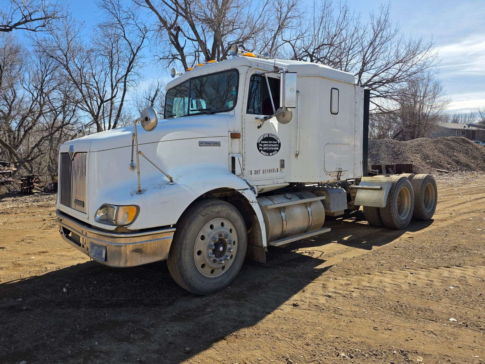 1997 International 9200 Equipment Image0
