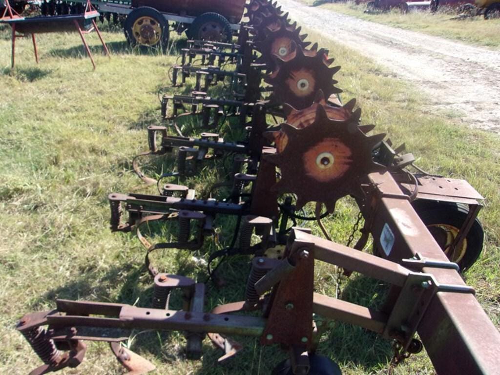 Main image John Deere 825