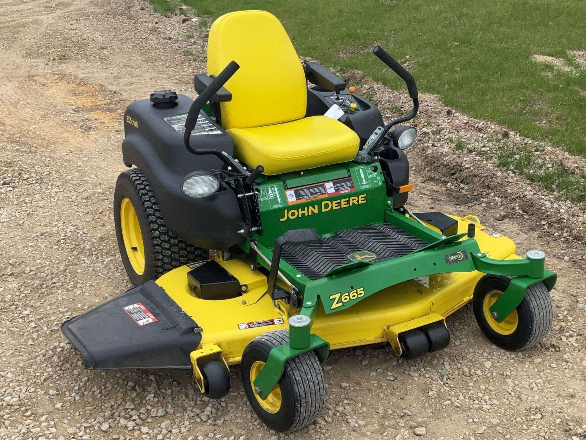 2014 John Deere Z665 Equipment Image0