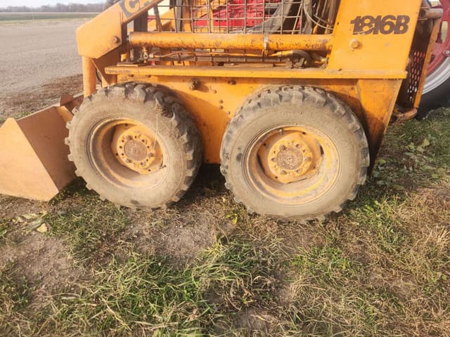 Image of J.I. Case 1816B equipment image 3