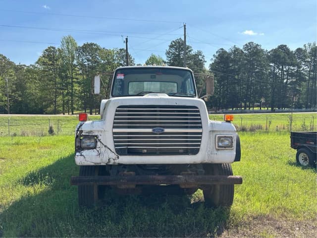 Image of Ford L8000 equipment image 2