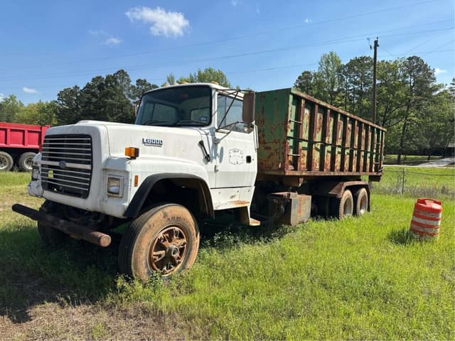 Image of Ford L8000 equipment image 3