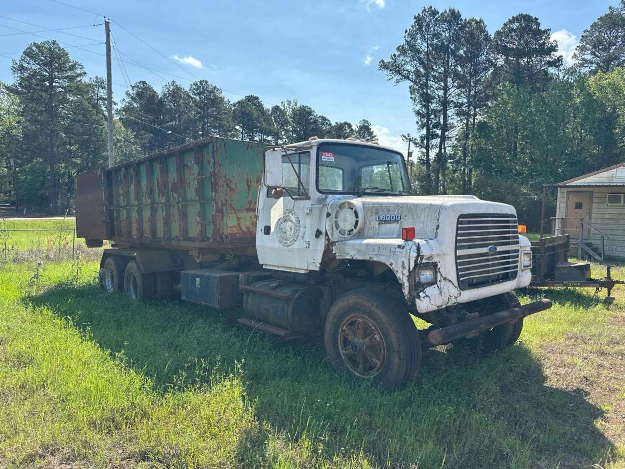 1996 Ford L8000 Equipment Image0