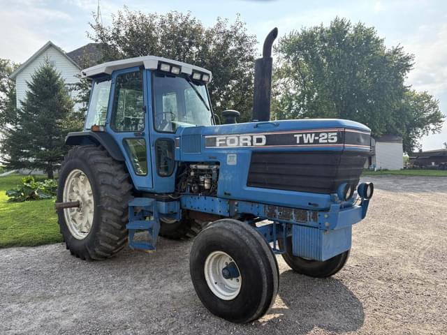 Image of Ford TW-25 equipment image 2