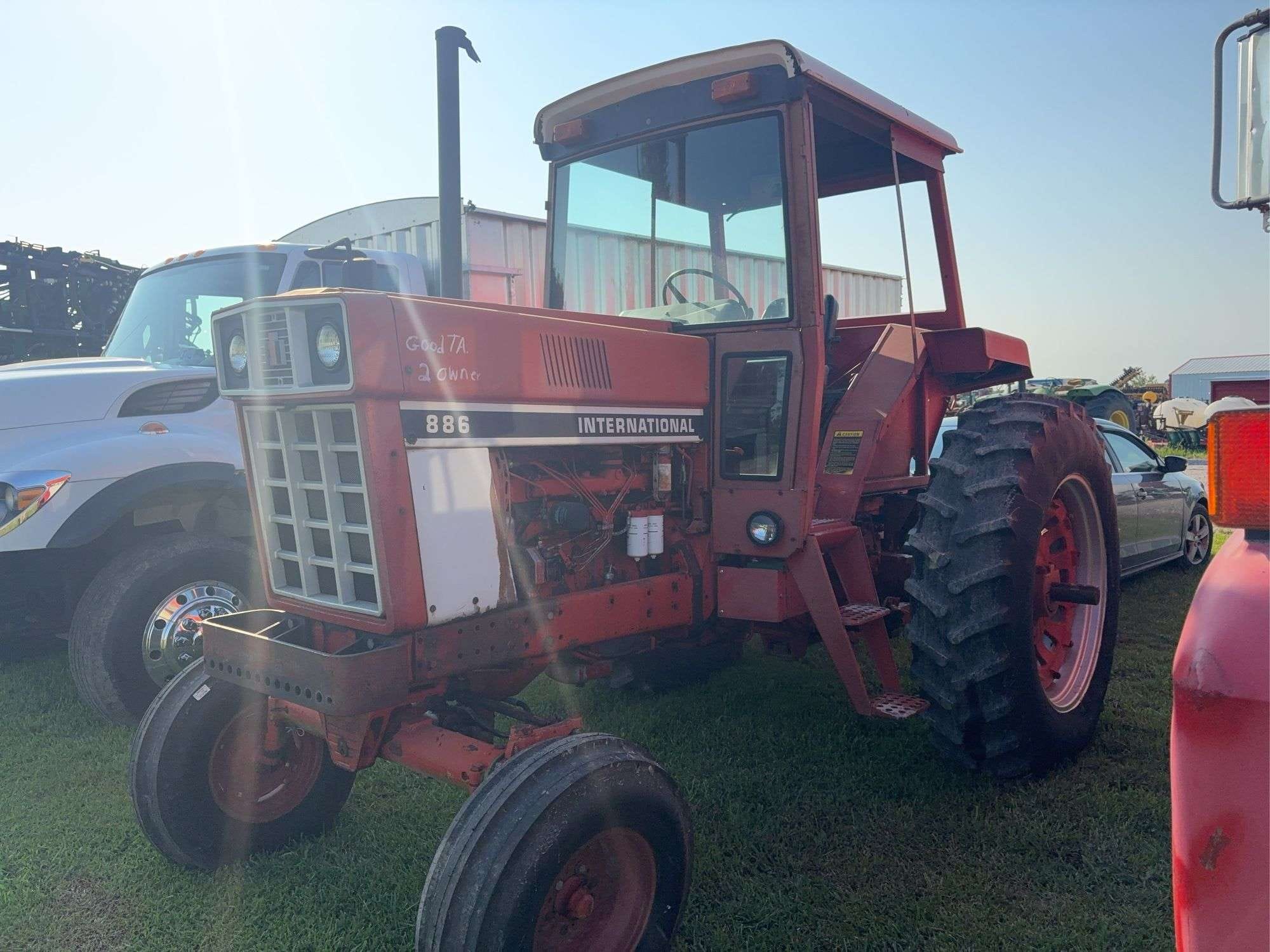 International Harvester 886 Equipment Image0