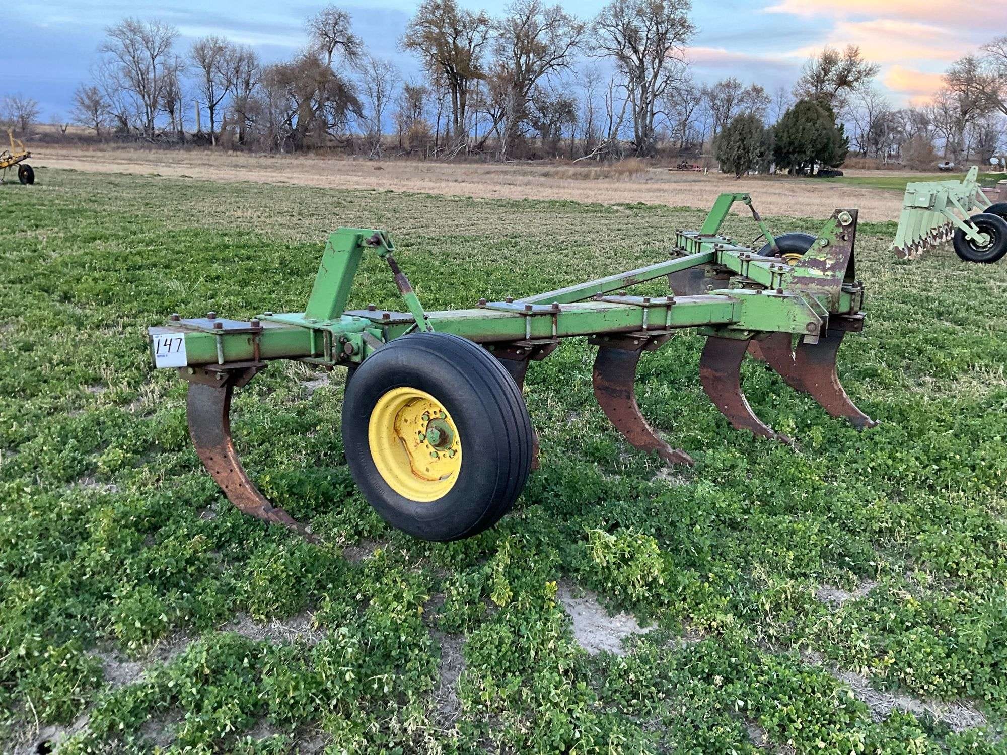 John Deere 90 Equipment Image0