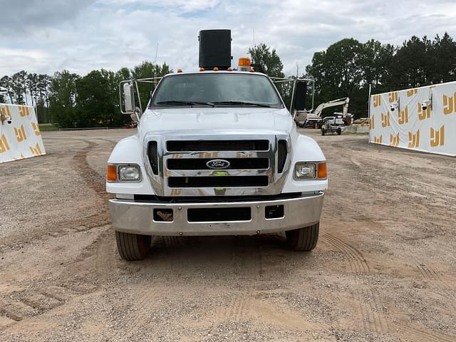 Image of Ford F-750 equipment image 1