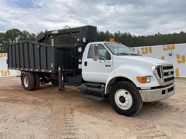 Image of Ford F-750 equipment image 2