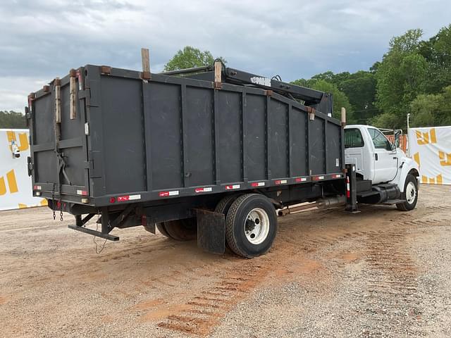 Image of Ford F-750 equipment image 4