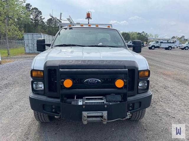 Image of Ford F-350 equipment image 2