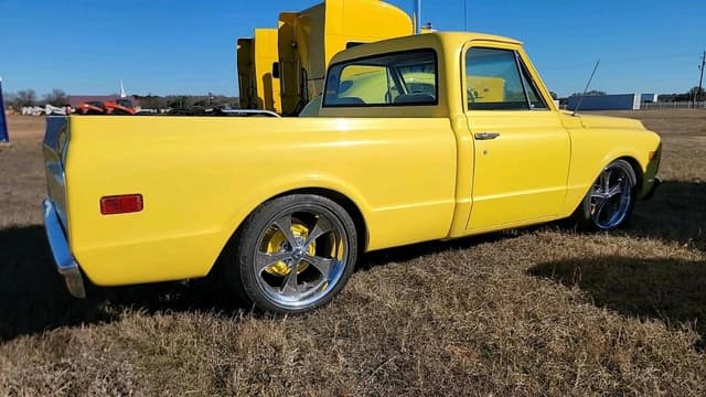 Image of Chevrolet C10 equipment image 2