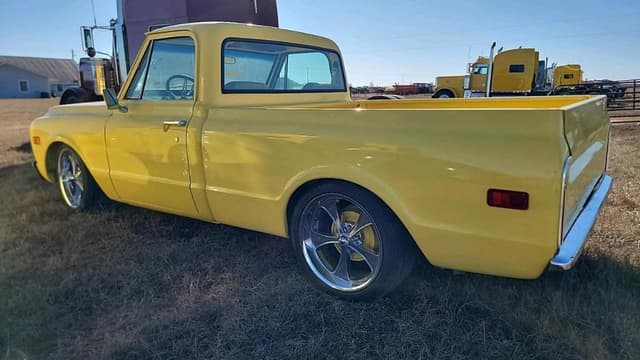 Image of Chevrolet C10 equipment image 3