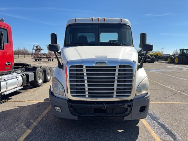Image of Freightliner Cascadia 113 equipment image 1